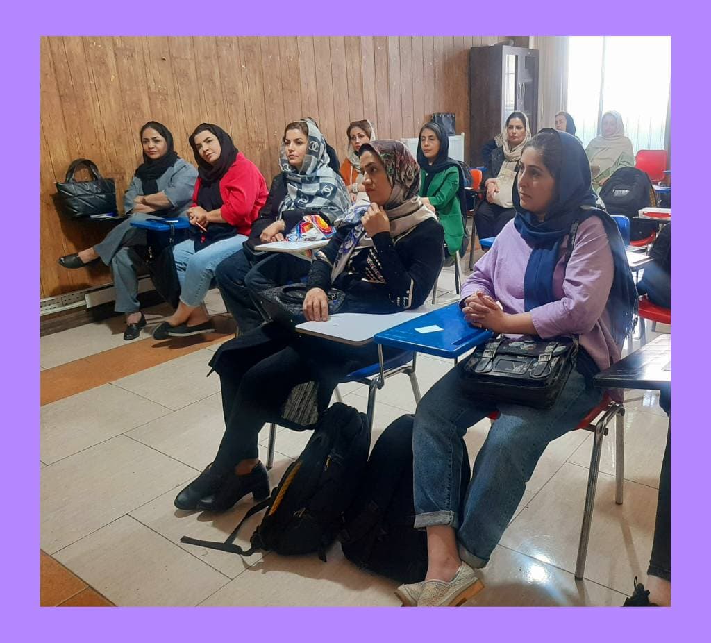 جلسات دیدار والدین با آموزگاران 