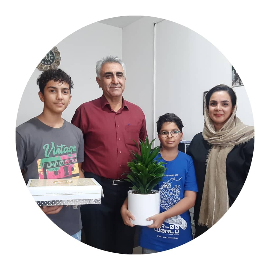 قدر دانی دانش آموزان فارغ التحصیل از مدیریت مدرسه